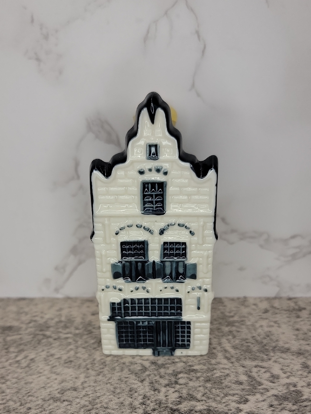 Vintage KLM Blue Delft House #20 by BOLS Holland Edams Museum